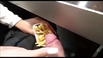 אסייתי עירום דגדג זין סקס צפיה ישירה חינם של זכר על הרצפה.