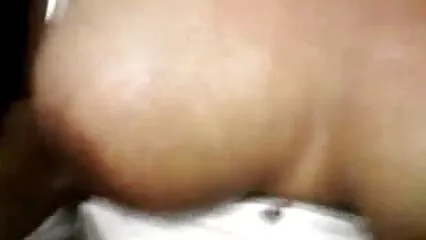 יפהפייה עירומה פרשה את רגליה למען מפץ. צפיה ישירה בסרטי סקס חינם