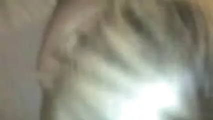 כלבה סרטי סקס לצפיה חינם ארוכת שיער ניתנת לעוזרת שלה.