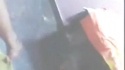 כלבה צפיה בסרטי סקס חינם פלרטטנית קיבלה זין שחור ונהנתה מזה.