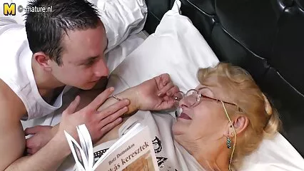 דפקתי כלבה מגניבה עם סקס לצפייה חינם פין שחור בכוס.