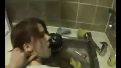אישה שחורת שיער סרטי סקס לצפיה חינם מושכת נתנה לשודד בתחת.