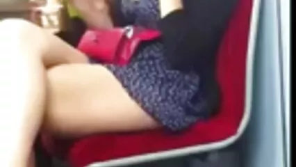 בעל מגניב מאונן בעודו סרטי סקס צפיה ישירה צופה באשתו קופצת על חברי השחורים.