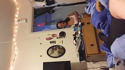 גברת עם סרטים לצפייה ישירה פורנו פחיות התיישבה על הזין של אהובה.