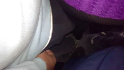 אישה מהירה מאוננת סרטי סקס צפיה ישירה כוס במרפסת.