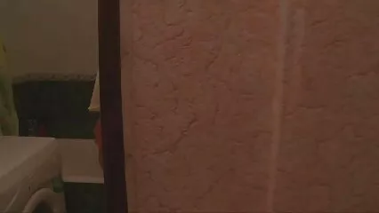 אפרוח צעיר עם חזה מפתה סרטי סקס צפיה ישירה משתעשע עם מאצ'ו בוגר.