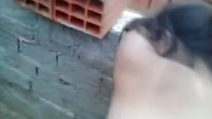 בחורים עם סרטי פורנו לצפיה בחינם טירוף מיד בתחת והכוס מושכים את האפרוח.