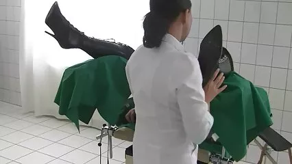 כוס יפנית שעיר מאוד חשה ליטופי ידיים ייחודיים. סרטים לצפייה ישירה פורנו