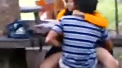 מלצרית עם שלל צפיה ישירה בסרטי סקס חינם צלוליט נדפקת.