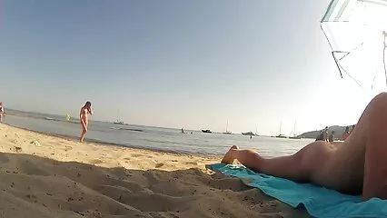 ילד עם זין הגון אוהב מאוד את ישבן של נשים. סקס צפיה ישירה