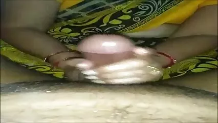 עם חבר קופץ, הקרב תוקע לתוך סקס צפיה ישירה תחת אלסטי.