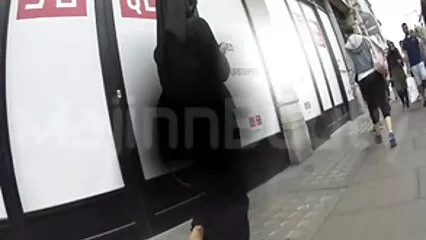 שמנמנה מאוננת על המיטה, פורשת פורנו נשים מבוגרות מוצצות לצפיה חינם את רגליה לרווחה.