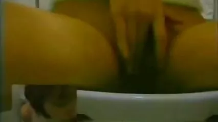 בבית, בחור רגיל סקס לצפייה חינם מזיין זונה.
