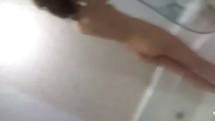 פלייבוי דפוק אסף ילדה בבית קפה קיץ. סרטי פורנו לצפייה חינם