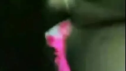 האפרוח מכניס את סרטי פורנו לצפיה בחינם אצבעותיה לנרתיק פשוט יצירת מופת.