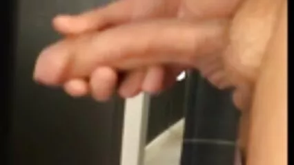מזיין את התחת של זונה וסוחט את הלחמניות הגדולות סרטים ארוטים לצפיה ישירה שלה בידיו.