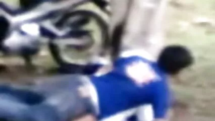 מונח על הגב ונצמד לפתח הנרתיק. סרטוני סקס צפיה ישירה