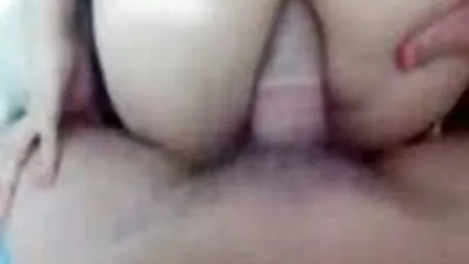 אישה חזה סרטי סקס לצפייה חינם עם דילדו מאוננת נהדר.