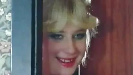נהג בלונדיני התחבר ללקוחות גדולים. מצלמות סקס צפייה ישירה חינם