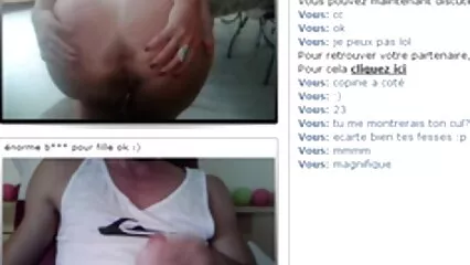 גברת צעירה תאוותנית מתולתלת מכניסה סרטי פורנו לצפיה בחינם דילדו לישבנה.