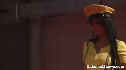 מפשעה משומנת ממוסגרת סרטי סקס צפיה ישירה בגברת יוצאת דופן.