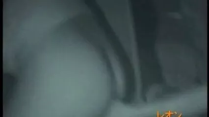 הסוס נטע בתבונה את הבלונדינית סקס לצפייה חינם על הזין והחל לדפוק.